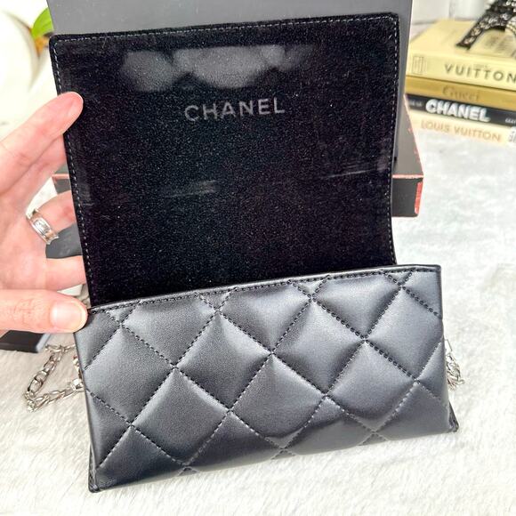 Chanel black leather Sunglass case crossbody bag with chain - Picture 10 of 16